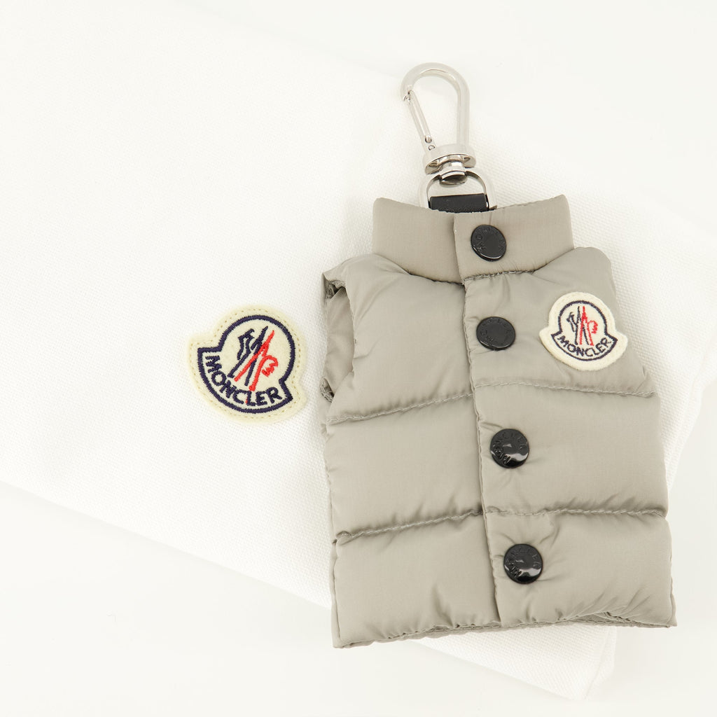 Bild des Schlüsselanhängers Gilet Grau von Moncler für Herren - Saison Frühling-Sommer 2026 - Detailansicht 2