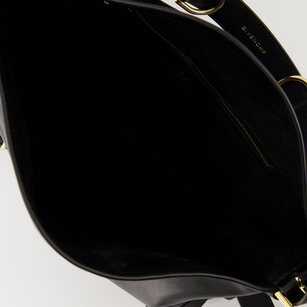 Image of Le Sac Voyou Medium Noir by Givenchy for Women - Season Autumn-Winter 2025 - Detail View 2