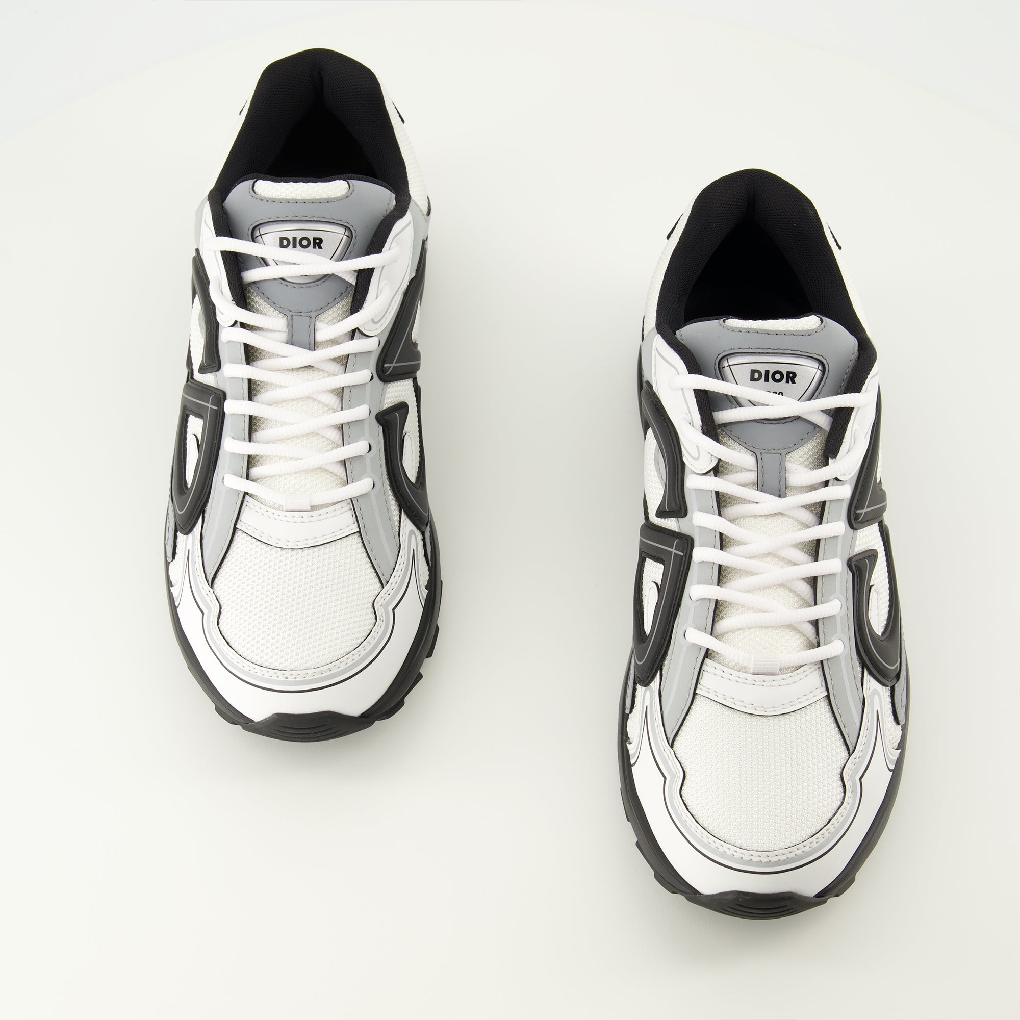 Immagine delle Sneakers Grigie B30 di Dior per Uomo - Stagione Primavera-Estate 2026 - Vista Dall'Alto della Coppia