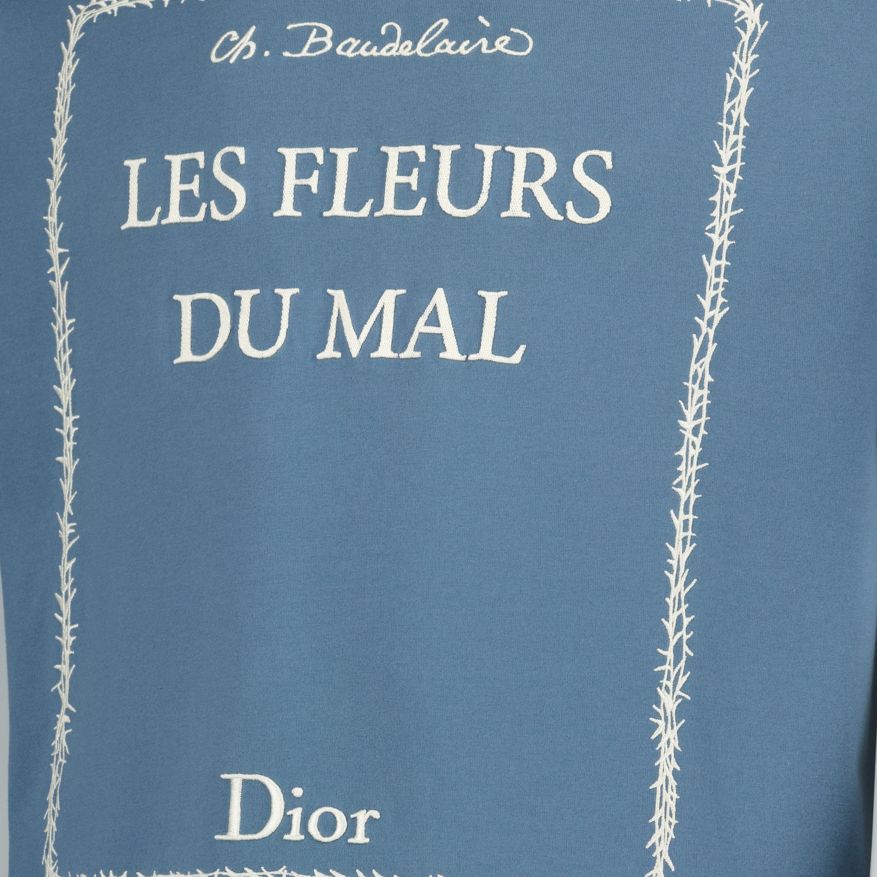 Blaut-Shirt mit besticktem Buchcover