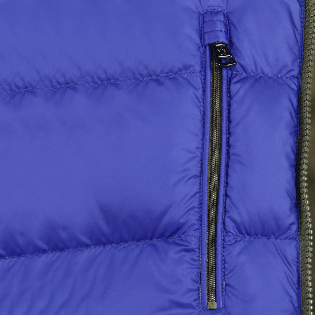 モンクレールのメンズ用Vigeon Kakiダウンジャケットの画像 - 秋冬2025シーズン - 詳細ビュー2