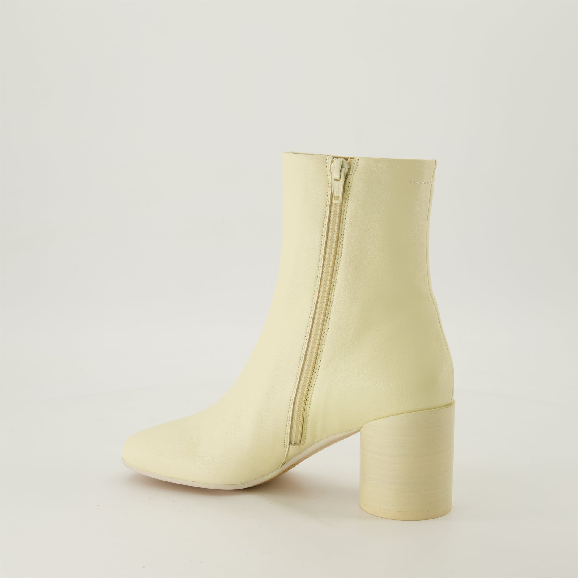 Ankle boots, textured leather, Autumn-Winter collection, cylindrical heel, MM6 Signature