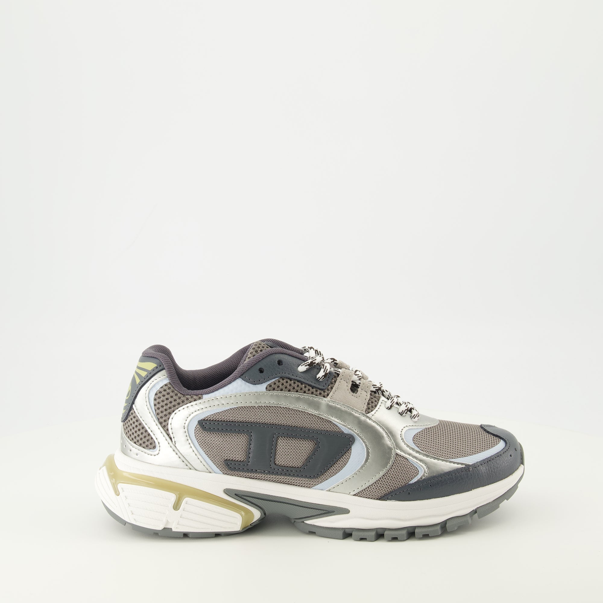 프로-V-덴스 타우프 및 실버 그레이 스니커즈