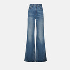 Bild von ausgestellten Jeans aus hellem Denim von Ami PARIS für Frauen - Saison Frühling-Sommer 2025 - Frontansicht