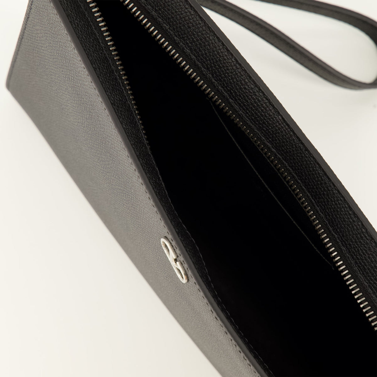 Pochette-bracelet VLogo en cuir avec détails métalliques