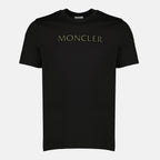 モンクレールの男性用ブラックプリントロゴTシャツの画像 - シーズン春夏2026 - 前面ビュー
