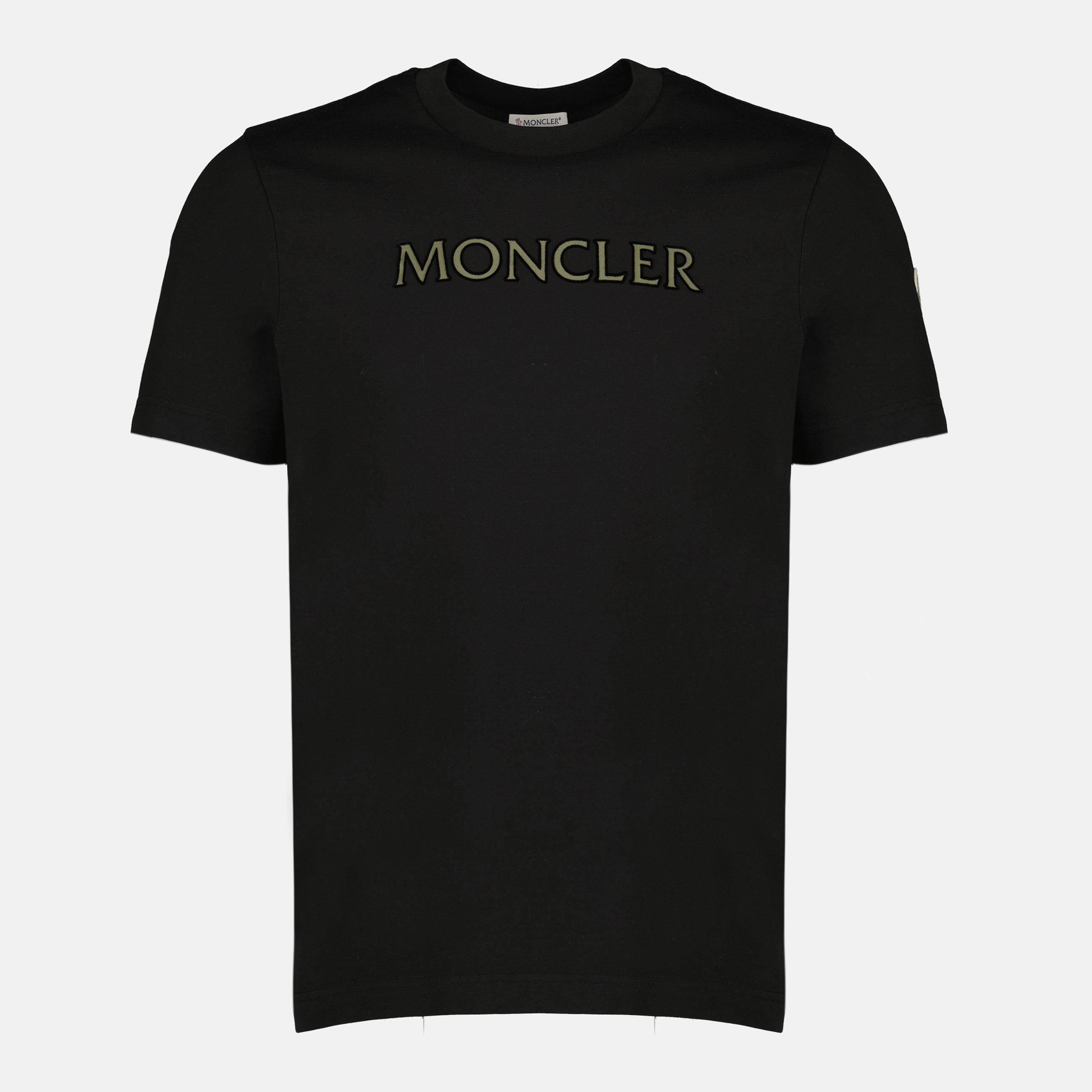 Immagine della t-shirt nera con logo stampato di Moncler per uomini - Stagione Primavera-Estate 2026 - Vista frontale