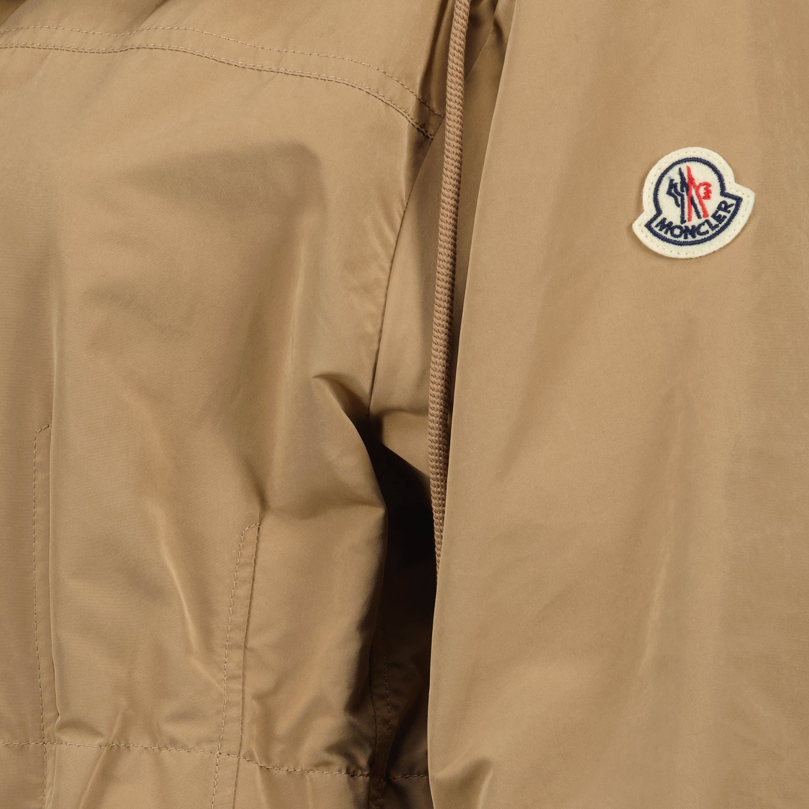 Bilde av Parka Nades i brun fra Moncler for kvinner - Sesong Vår-Sommer 2025 - Detaljvisning 5