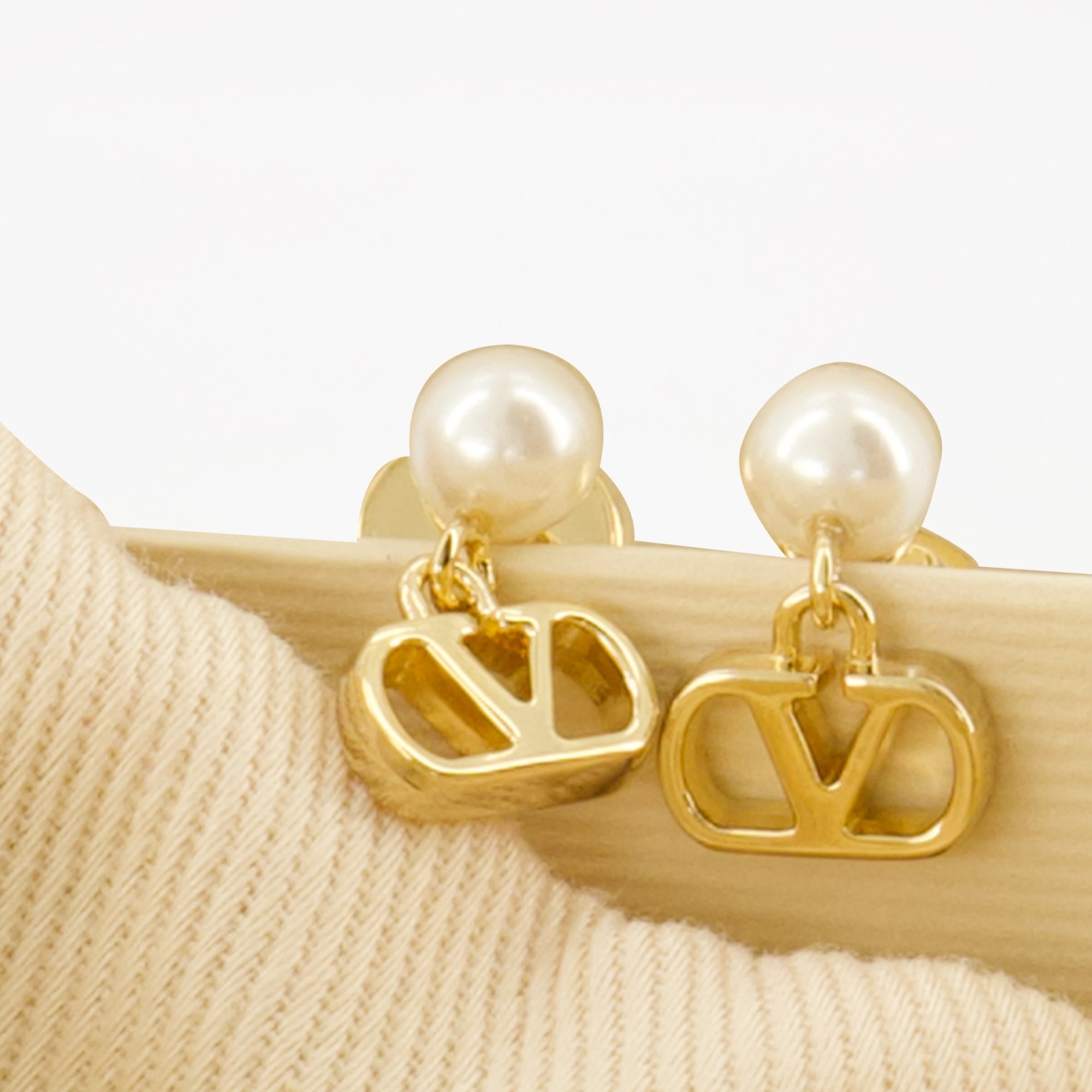 Vlogo Earrings, Valentino Garavani, earrings, gold jewelry, resin pearls