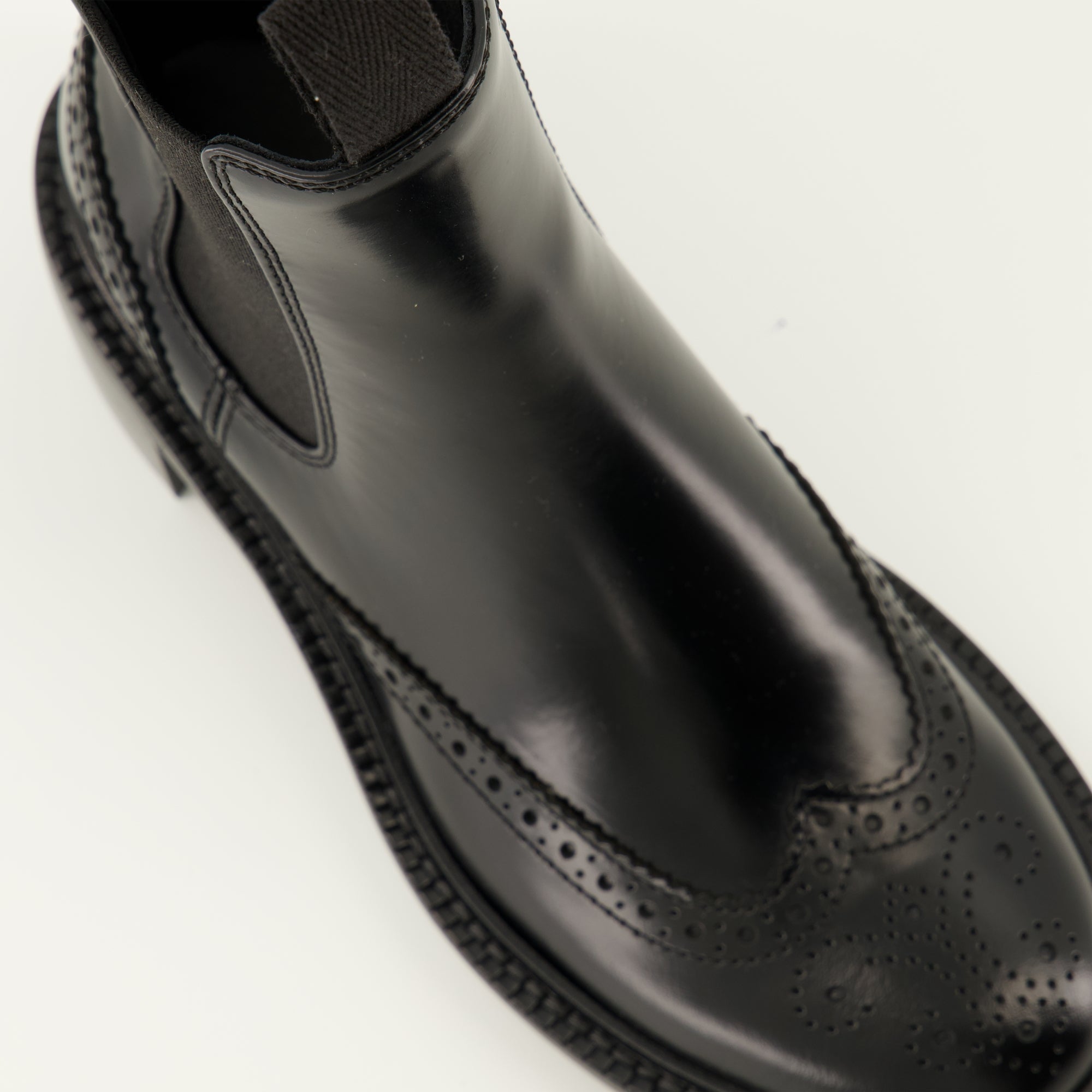 Chelsea boots, black leather boots, Saint Laurent footwear, Autumn-Winter fashion, leather ankle boots