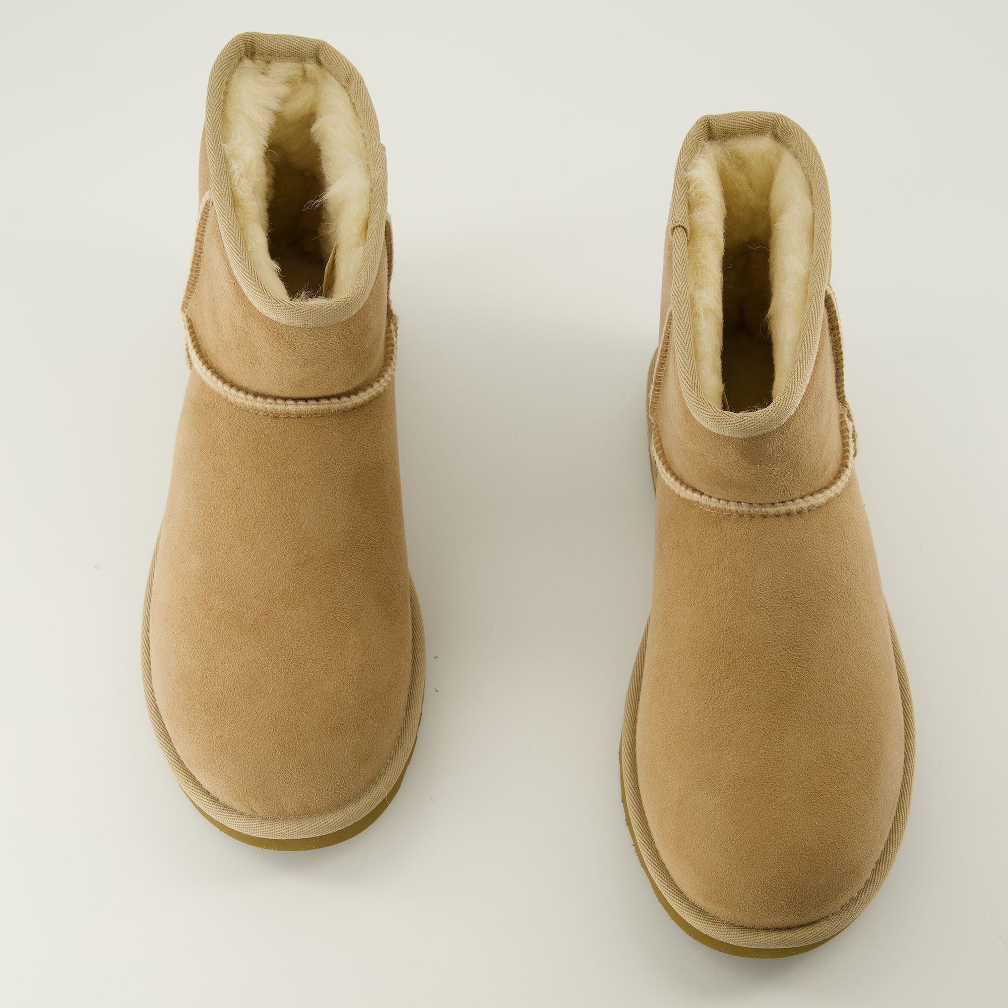Image des Classic Mini II Beige par Ugg pour Femmes - Saison Printemps-Été 2026 - Vue de paire de dessus
