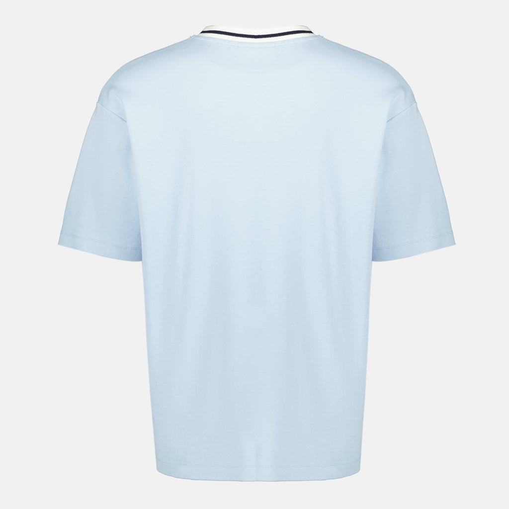 スポーツスローガンTシャツの画像 - ドロール・ド・ムッシュによる男性用 - 2026年春夏シーズン - 後面ビュー