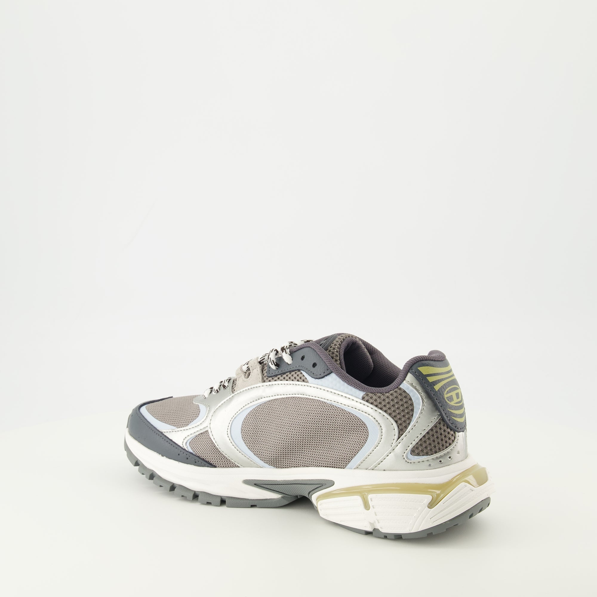 프로-V-덴스 타우프 및 실버 그레이 스니커즈