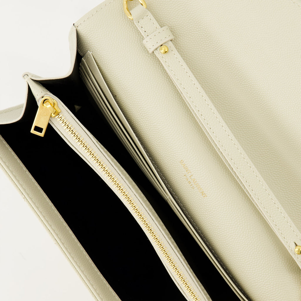 Imagen de la billetera de cadena Cassandre de Saint Laurent para mujeres - Temporada Otoño-Invierno 2025 - Vista Detalle 2