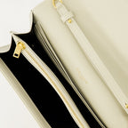Imagem da carteira de corrente Cassandre da Saint Laurent para Mulheres - Temporada Outono-Inverno 2025 - Vista Detalhe 2