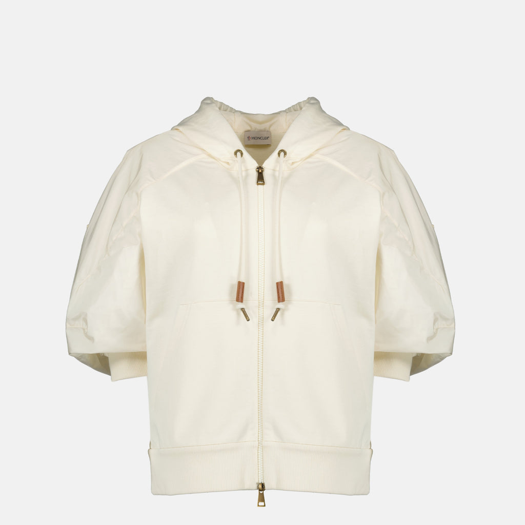 Imagem da jaqueta bege de manga curta com fecho éclair da Moncler para mulheres - Temporada Primavera-Verão 2026 - Vista frontal