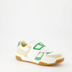 Image des baskets vertes Joie de jouer par Valentino Garavani pour hommes - Saison Automne-Hiver 2025 - Vue avant droite en trois quarts