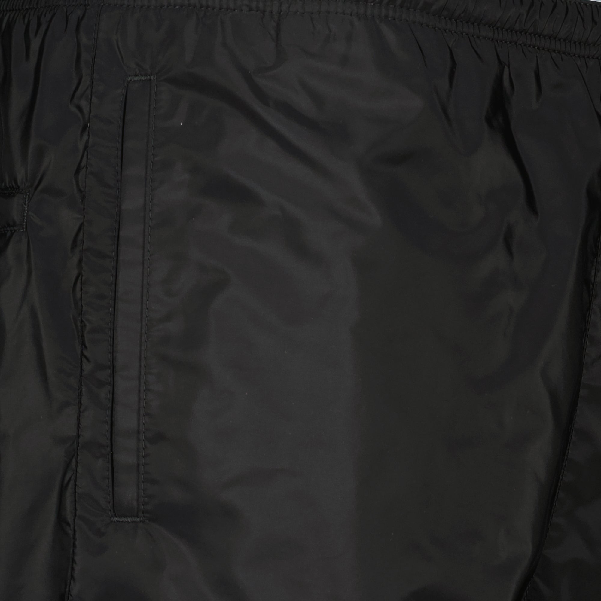 プラダのメンズ水着 - リナイロン - マリンブルーの画像 - シーズン春夏2026 - 詳細ビュー2