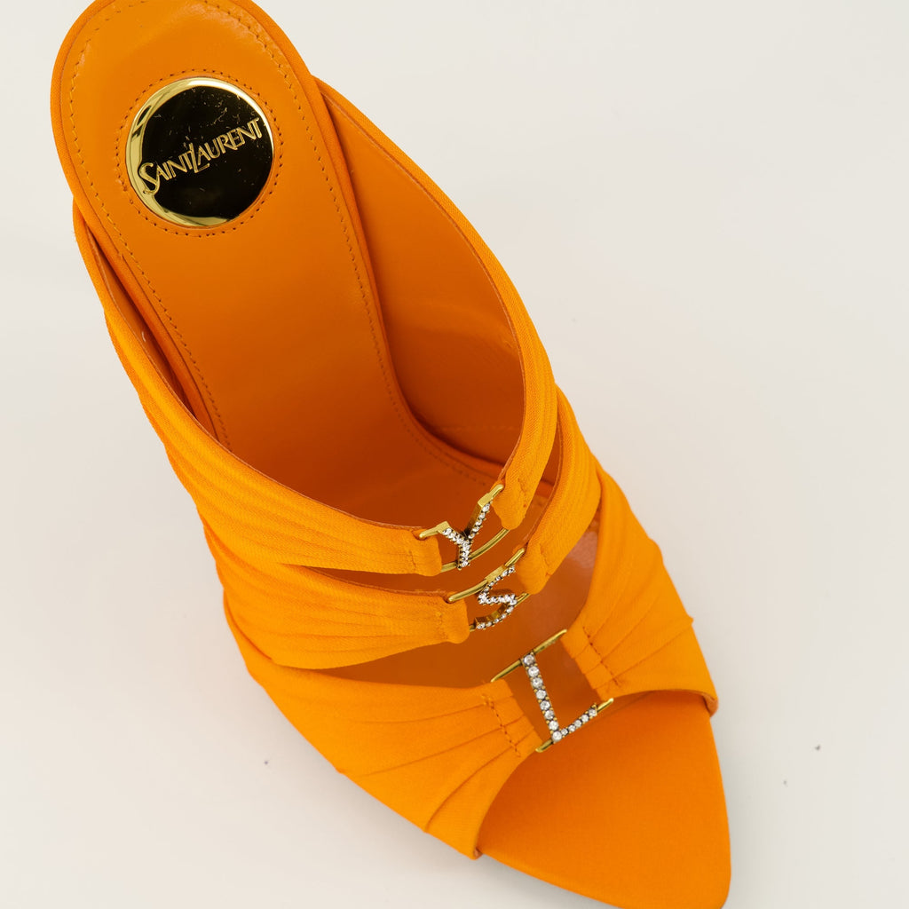 女性用サンローランのエミリーオレンジヒールミュールの画像 - シーズン春夏2026 - 上面詳細ビュー