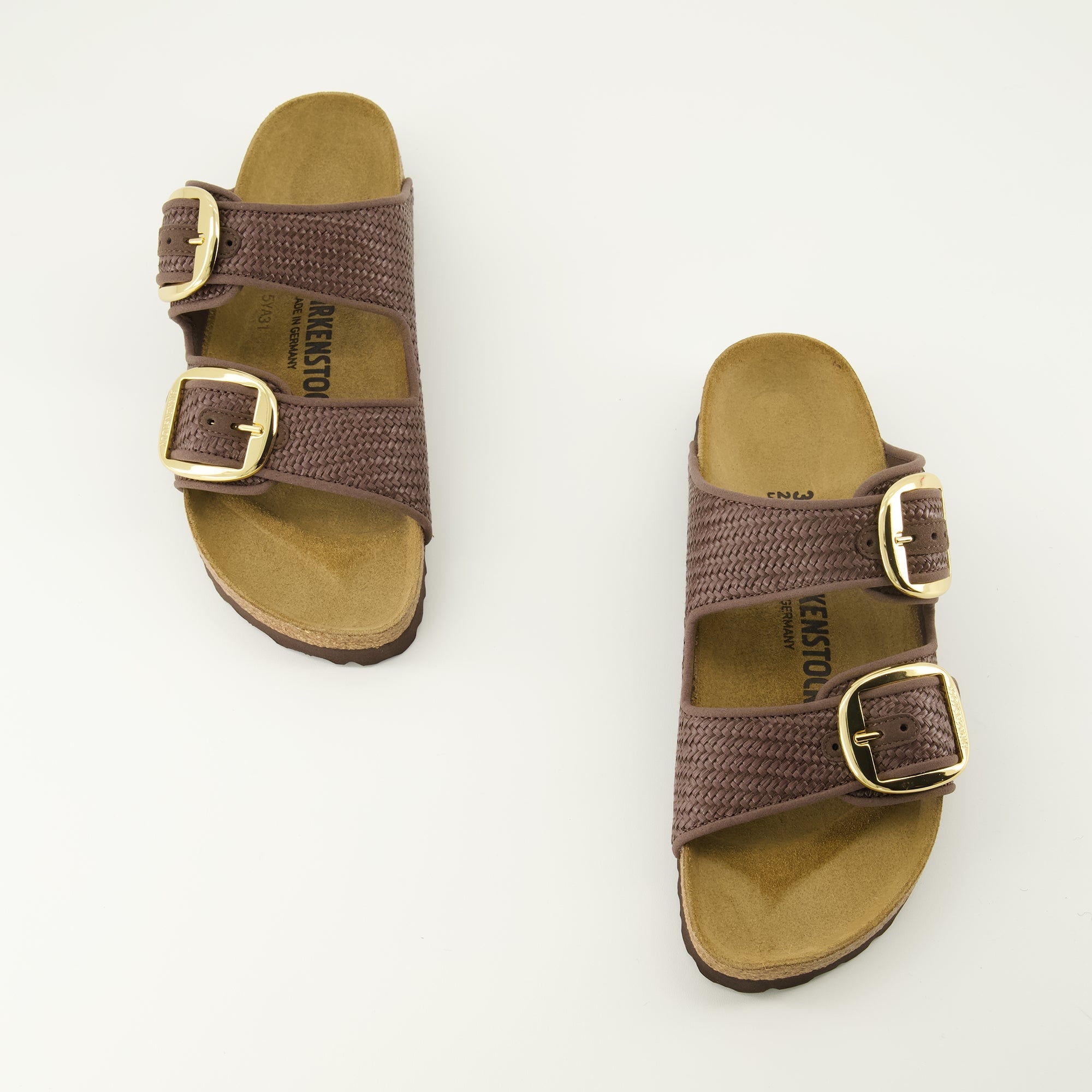 Immagine dei sandali Arizona Big Buckle di Birkenstock per donne - Stagione Primavera-Estate 2026 - Vista dall'alto della coppia