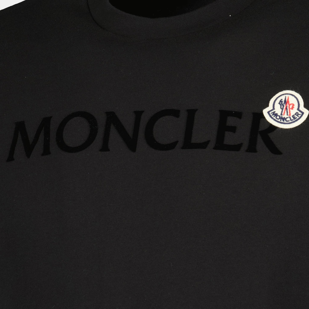 Immagine della T-shirt con logo di Moncler per uomini - Stagione Primavera-Estate 2026 - Dettaglio 2