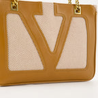 Bild der Viva Superstar Small Tote von Valentino Garavani für Damen - Saison Frühling-Sommer 2025 - Produktdetailansicht 2