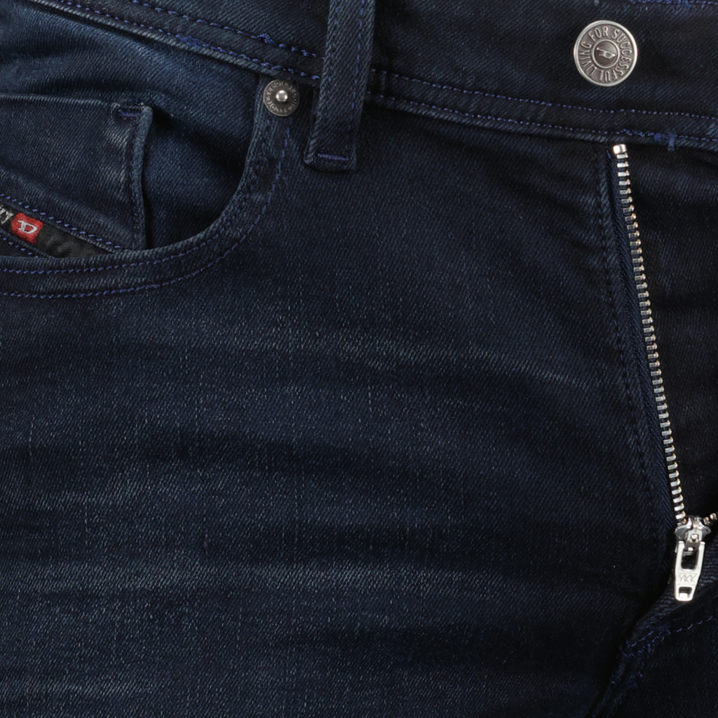 Imagen de los jeans Sleenker 1979 de Diesel para hombres - Temporada Primavera-Verano 2025 - Vista de detalle 2