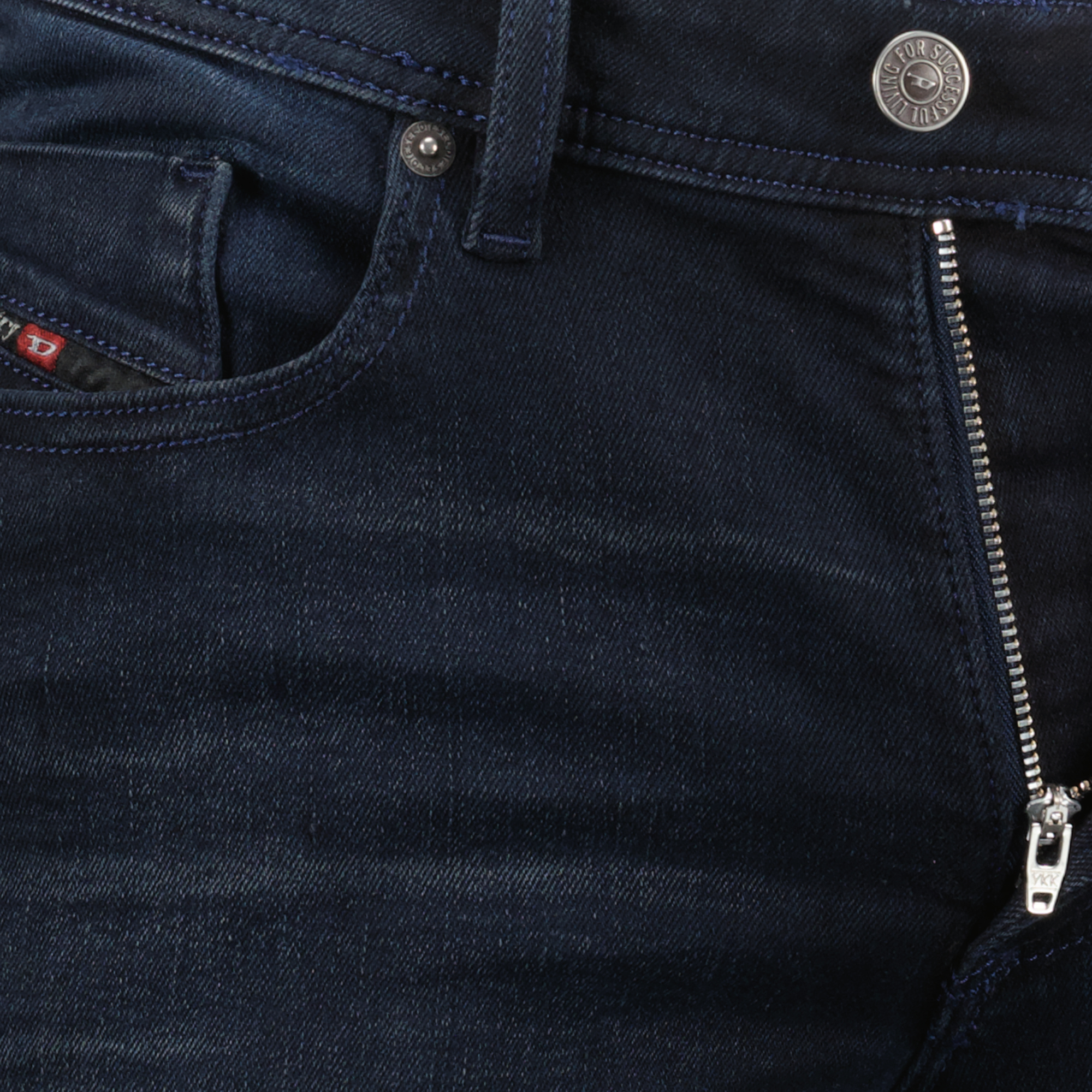 Imagen de los jeans Sleenker 1979 de Diesel para hombres - Temporada Primavera-Verano 2025 - Vista de detalle 2