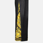 Imagen de los jeans acampanados Barocco de Versace para mujeres - Temporada Otoño-Invierno 2024 - Vista de detalle 5