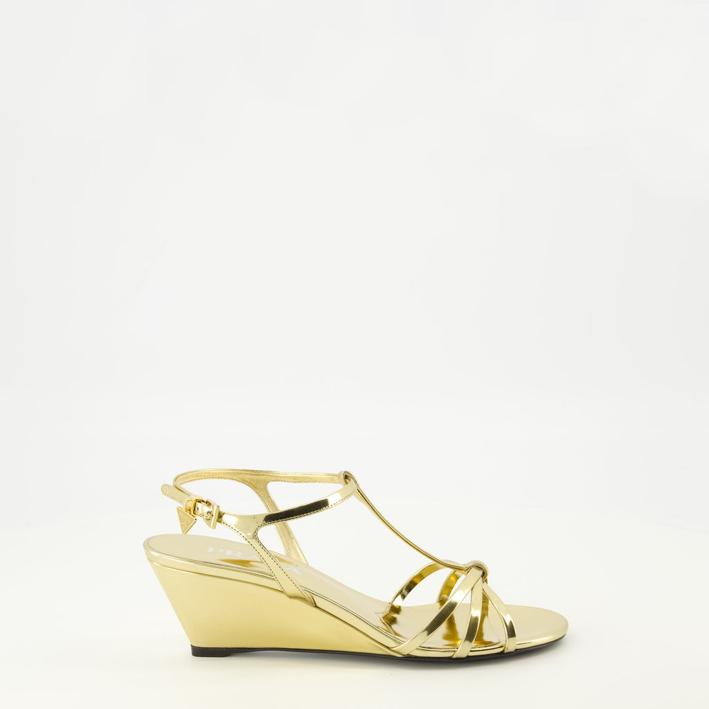 プラダの女性用ヒールサンダルの画像 - シーズン春夏2026 - 右側面ビュー