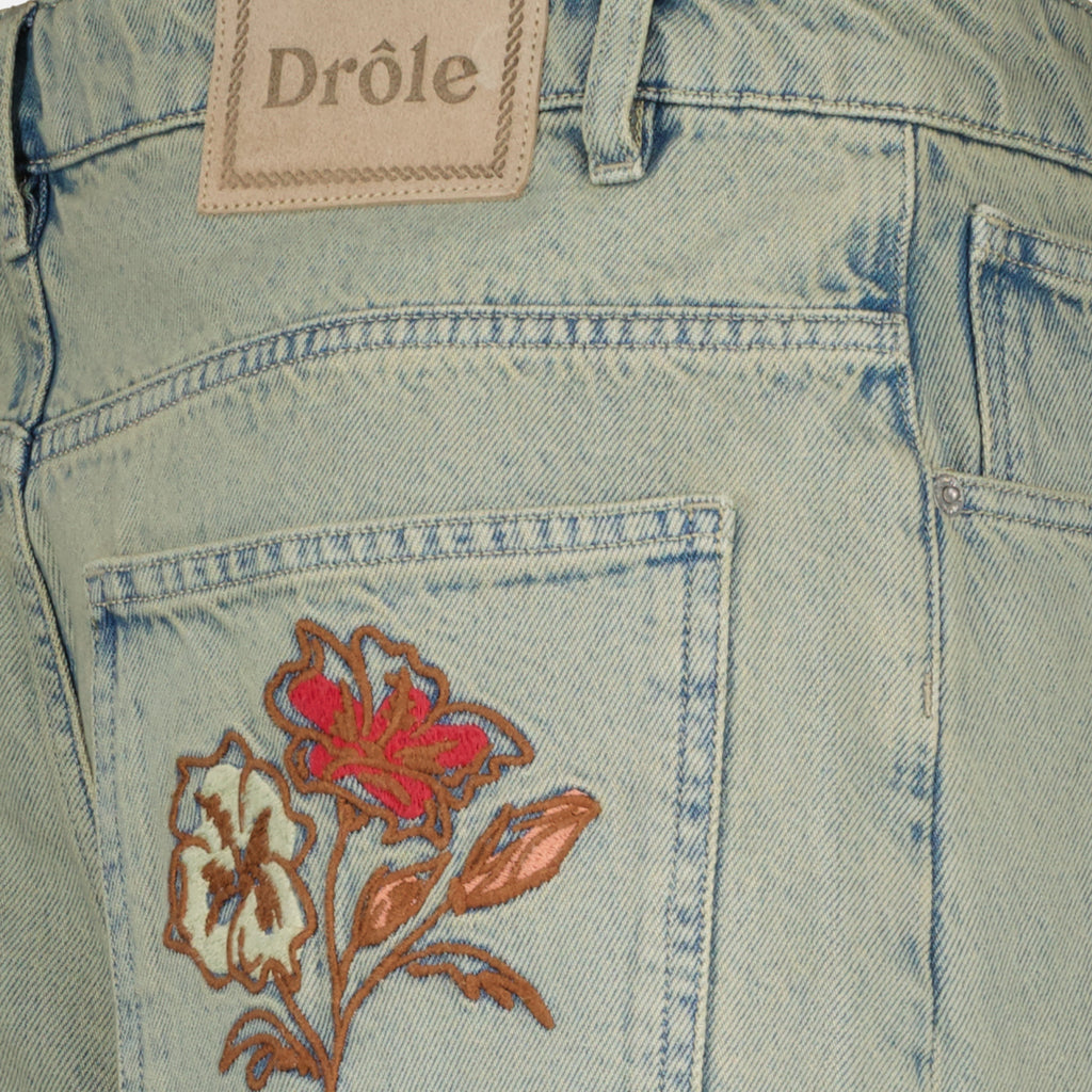 Shorts de Denim Bordados con Flores Polvorientas - Drôle de Monsieur