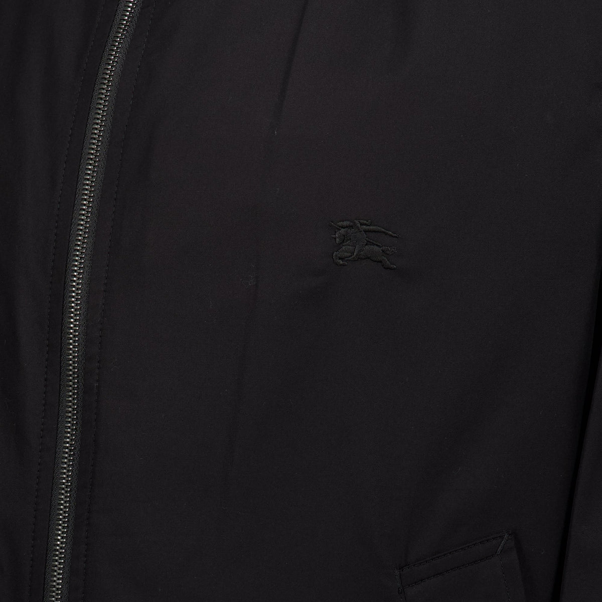 Chaqueta negra de algodón con cremallera