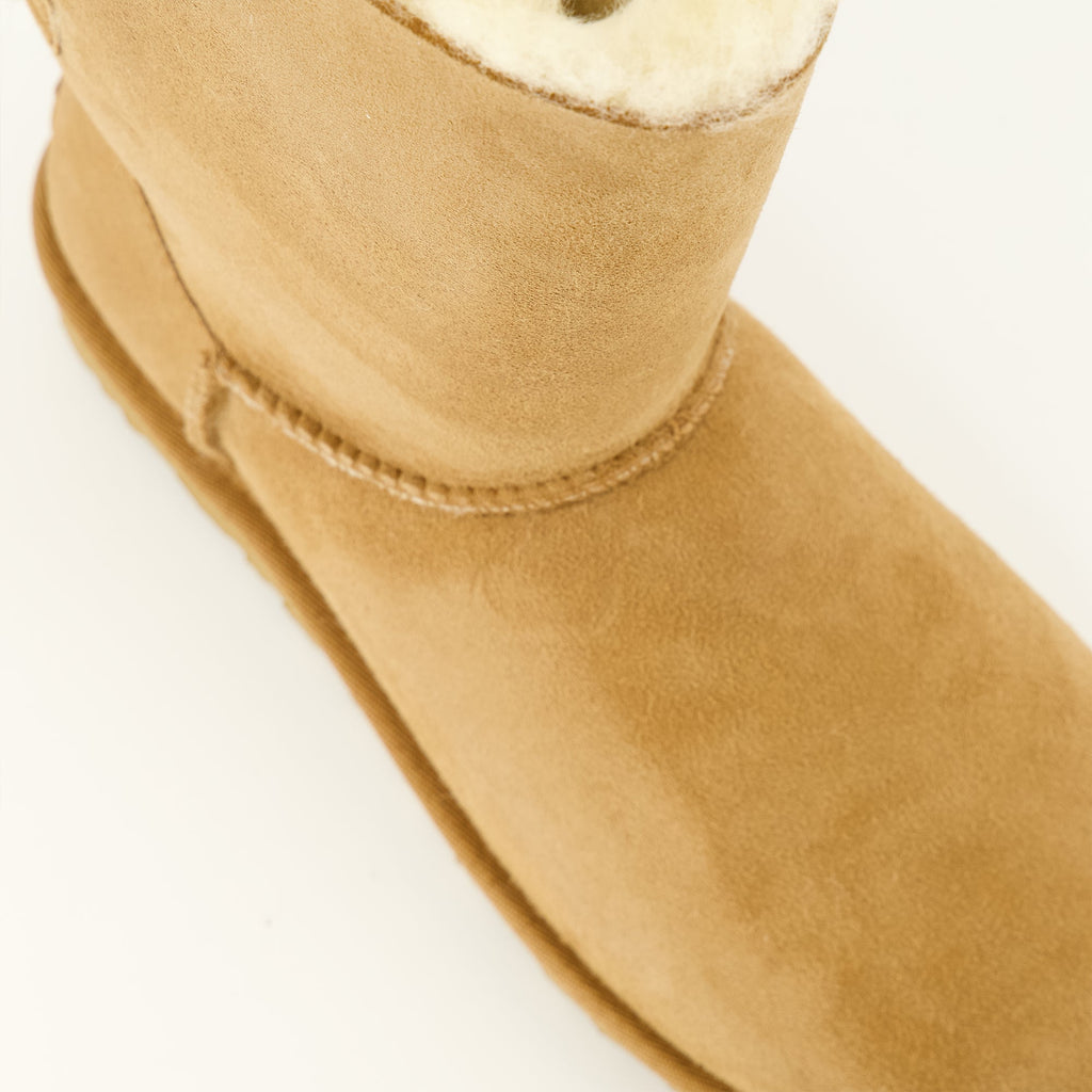 Botas Bailey Bow II em pele de borrego