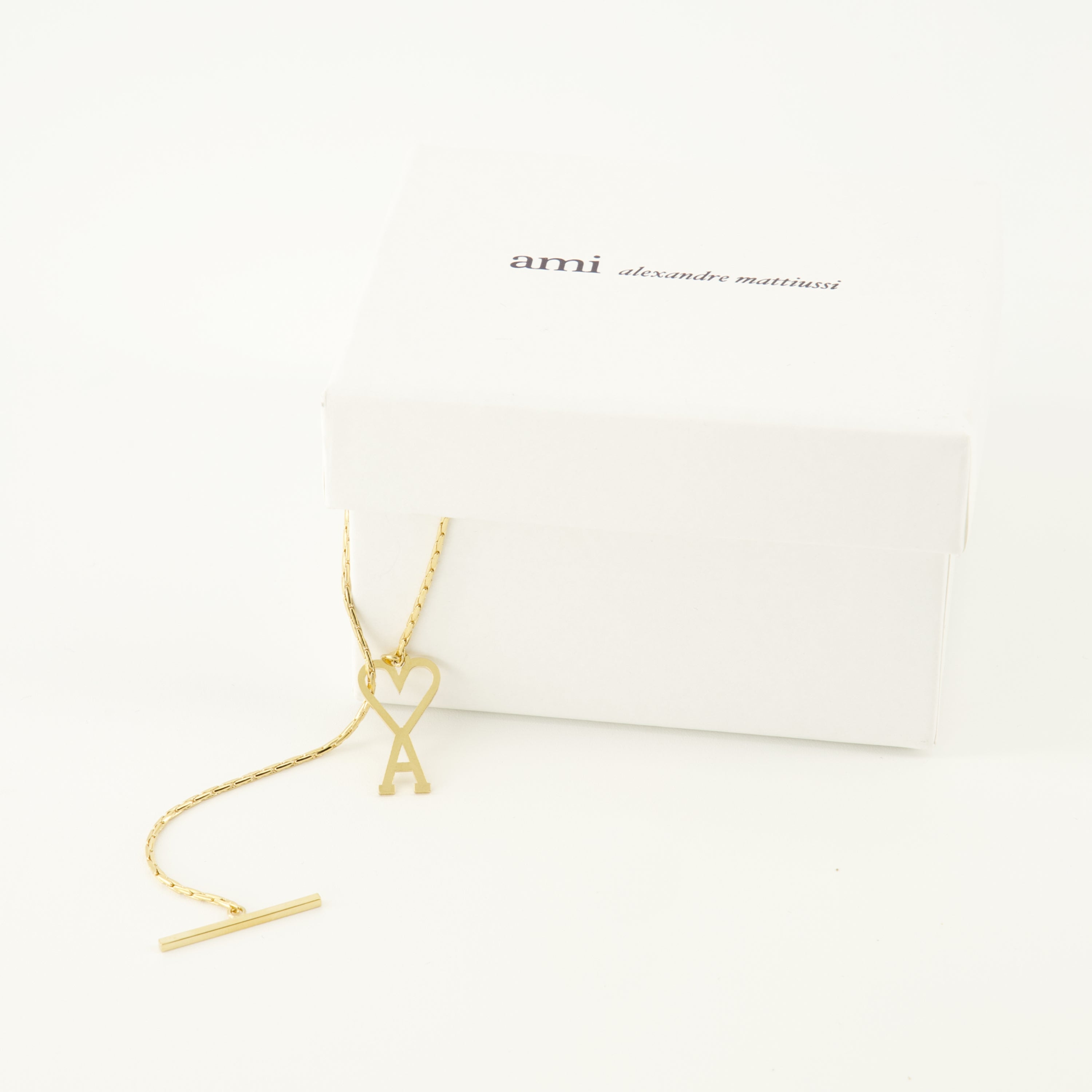 Image of collier ami de cœur doré by Ami PARIS for Unisex - Season Spring-Summer 2026 - Detail View 2