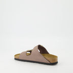 Immagine dei sandali Arizona di Birkenstock per donne - Stagione Primavera-Estate 2025 - Vista tre quarti posteriore destra