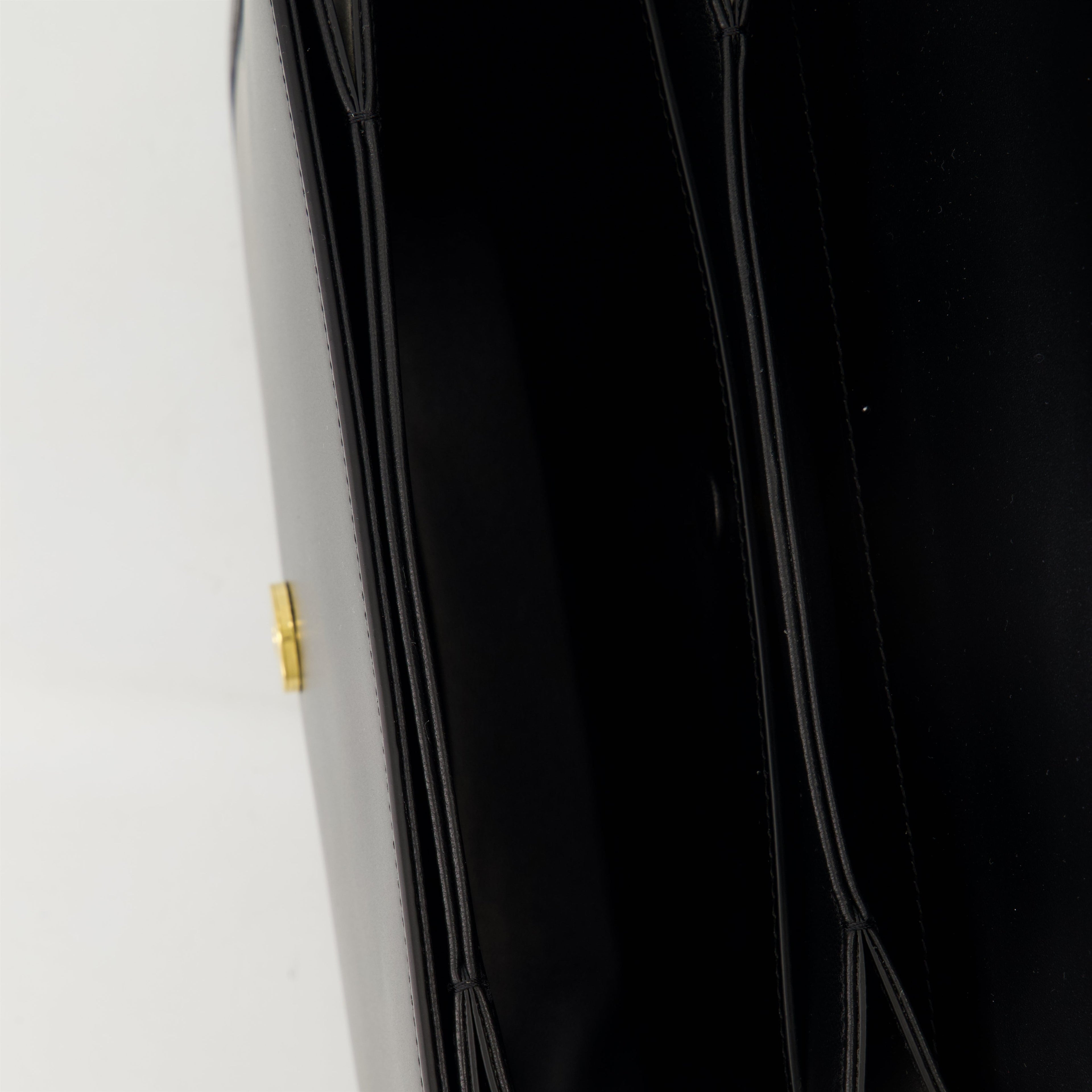 Imagen de la bolsa cruzada VLogo 9T05 de Valentino Garavani para mujeres - Temporada Primavera-Verano 2025 - Detalle vista 2