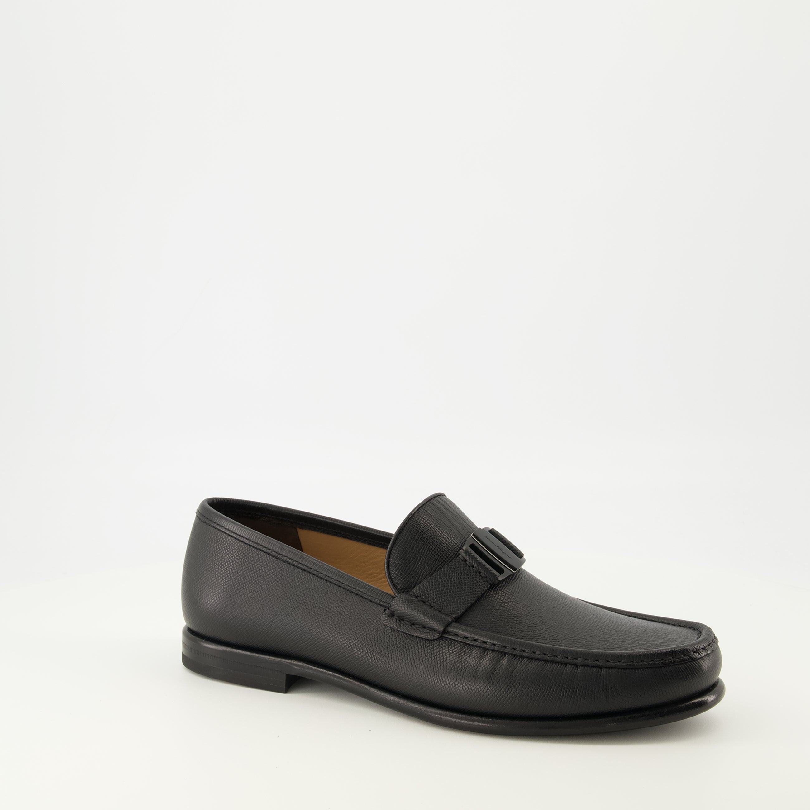 Image of Black Leather Loafers by Ferragamo for Men - Season Spring-Summer 2026 - Front Right Three-Quarter View