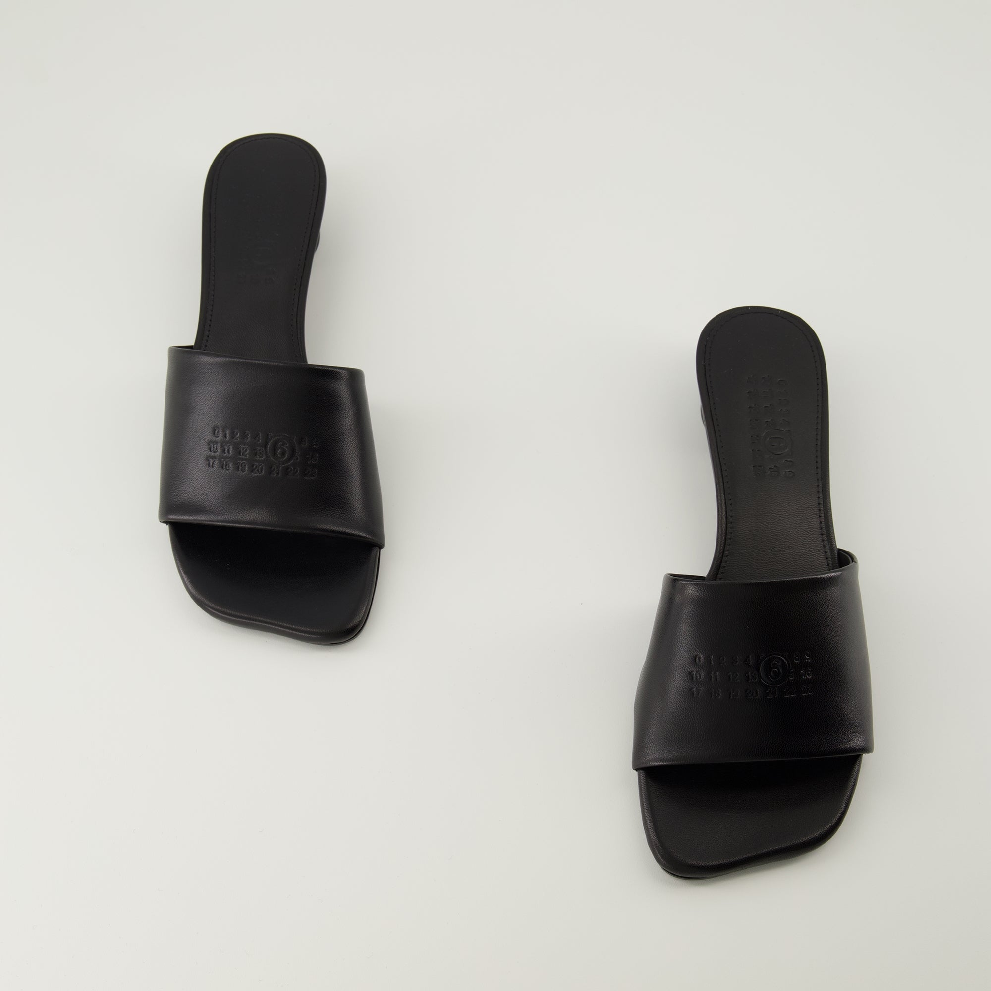 Image de Sandales Anatomiques par Mm6 pour Femmes - Saison Printemps-Été 2026 - Vue de Dessus du Paire