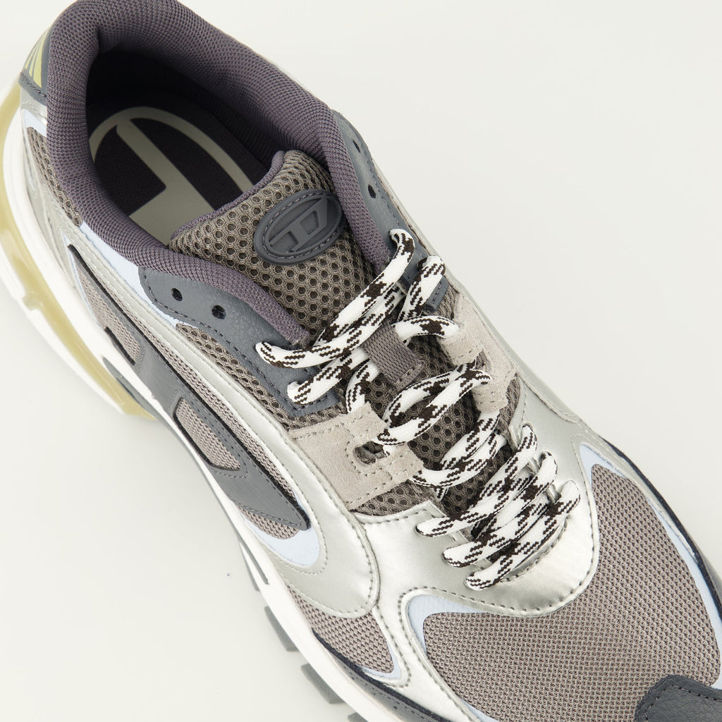 프로-V-덴스 타우프 및 실버 그레이 스니커즈