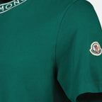 Image du T-shirt logo vert de Moncler pour hommes - Saison Printemps-Été 2025 - Détail Vue 5