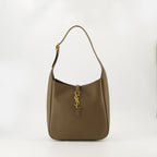 Bild des Le 5 à 7 Small Marron von Saint Laurent für Damen - Saison Herbst-Winter 2025 - Vorderansicht