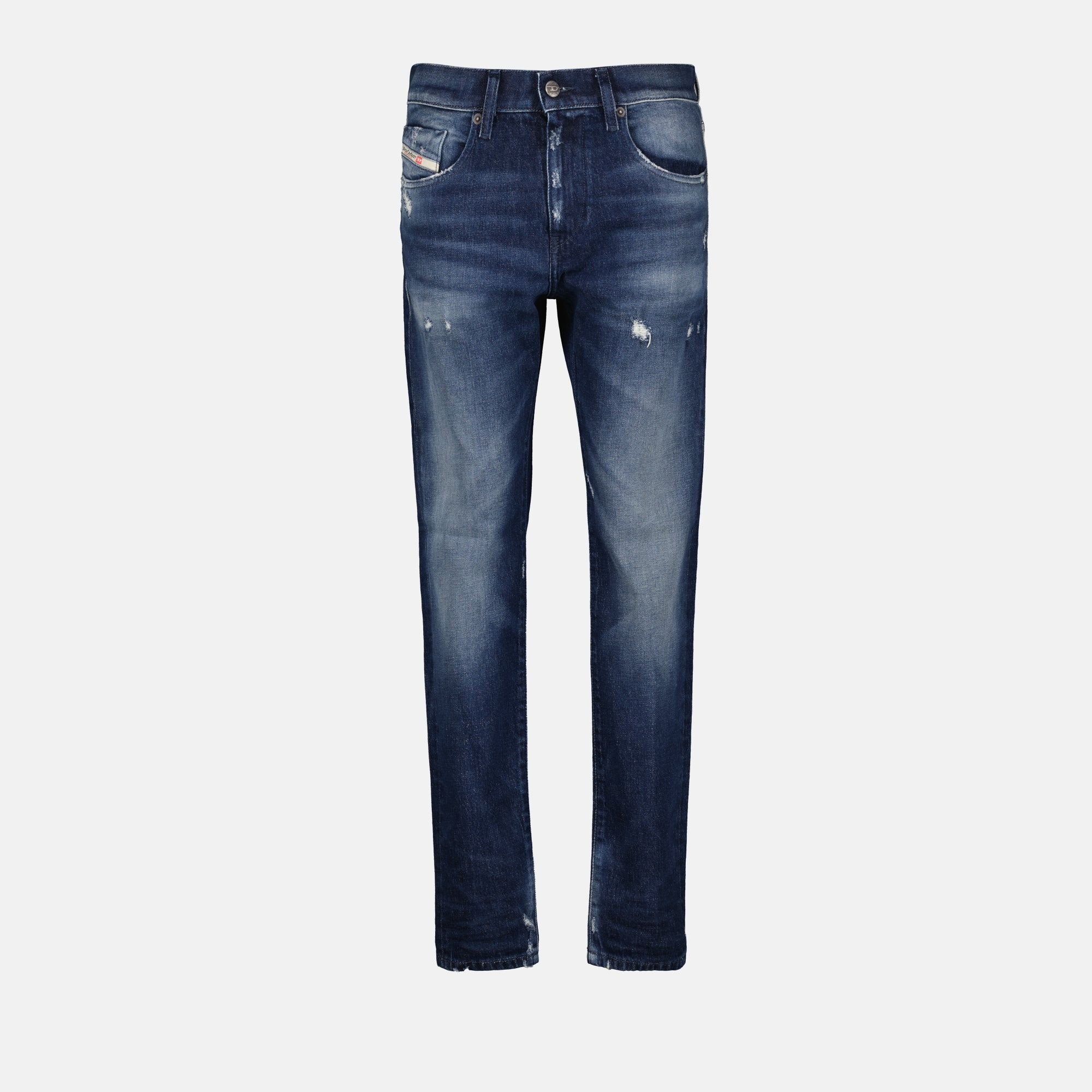 Image de jeans en denim déchirés slim-fit de Diesel pour hommes - Saison Automne-Hiver 2024 - Vue de front