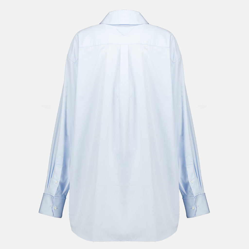 Camisa de popelina azul claro con pañuelo desmontable