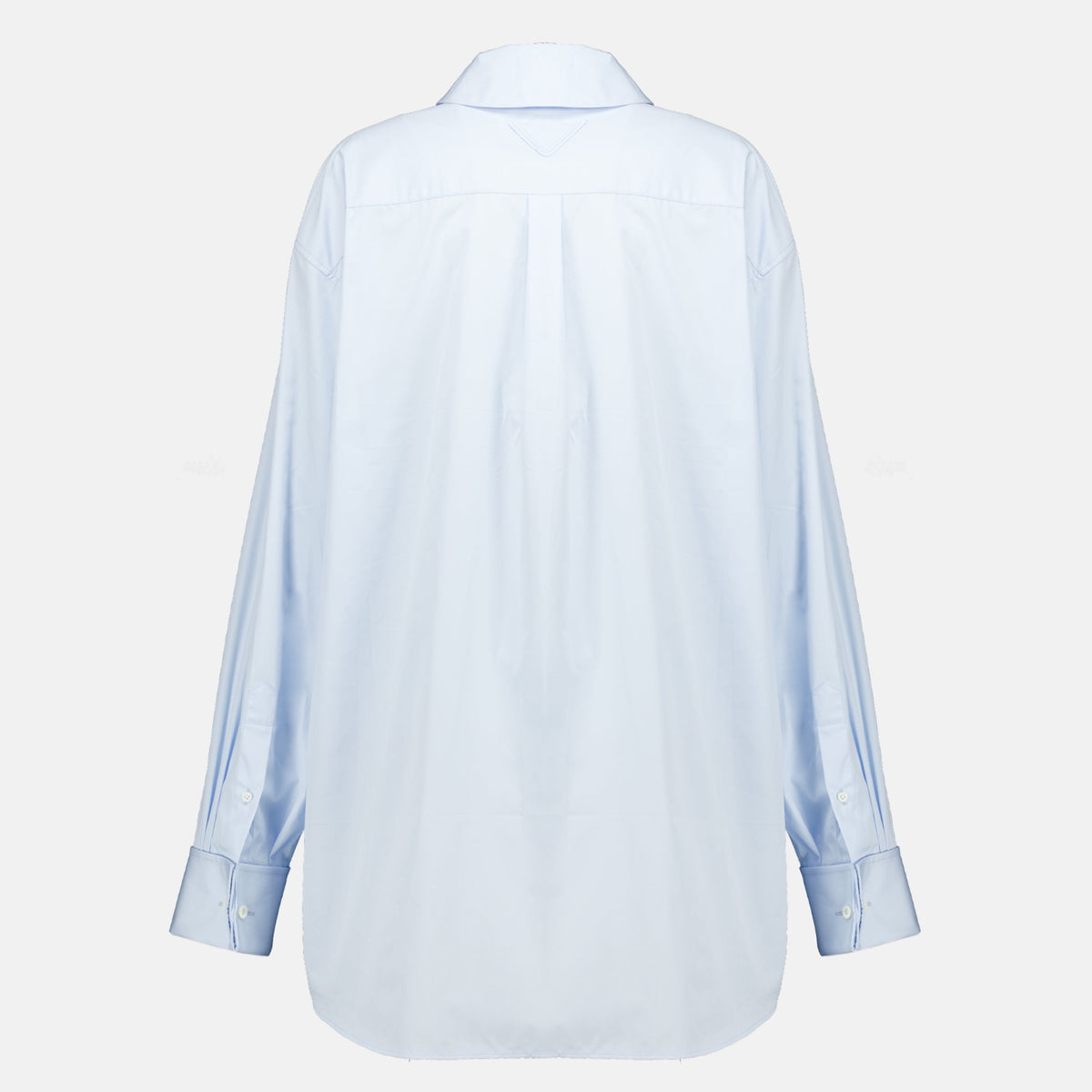 Camisa de popelina azul claro con pañuelo desmontable