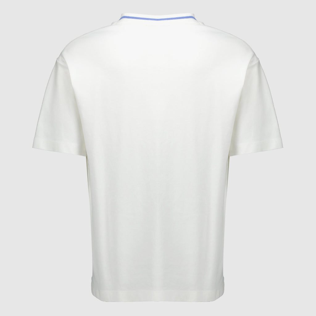 Hvit T-skjorte med Sport-slogan