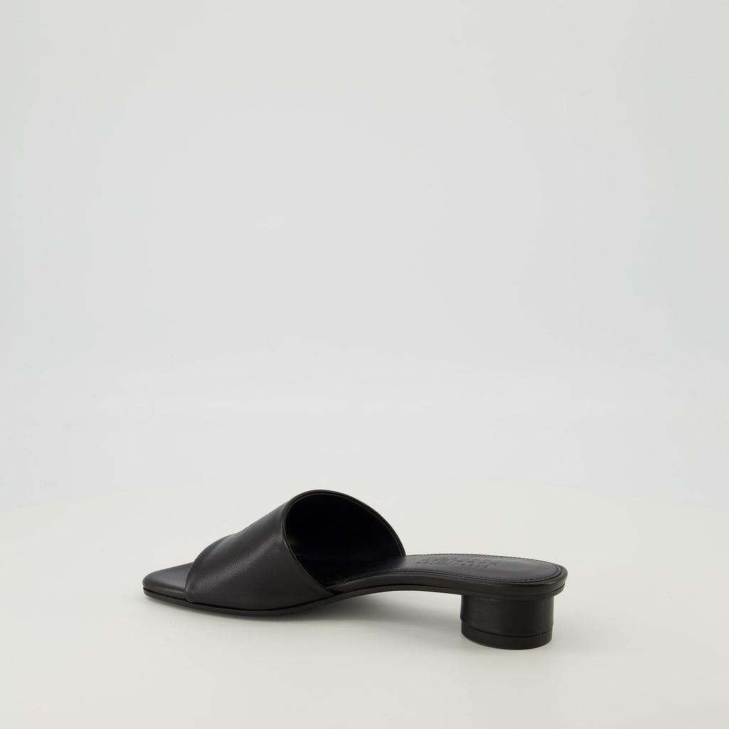 Image de Sandales Anatomiques par Mm6 pour Femmes - Saison Printemps-Été 2026 - Vue de Dos Droite en Trois Quarts