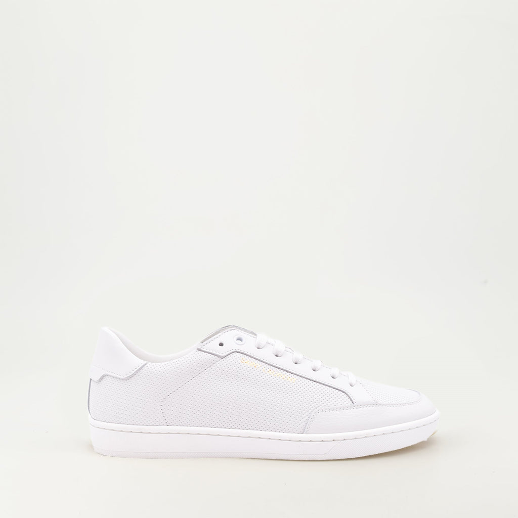 Image de baskets SL-10 en cuir blanc de Saint Laurent pour hommes - Saison Automne-Hiver 2024 - Vue de côté droit