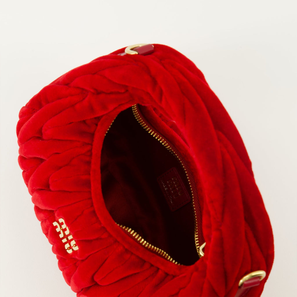Imagen del bolso acolchado en terciopelo Wander Mini de Miu Miu para mujeres - Temporada Primavera-Verano 2026 - Vista de detalle 2