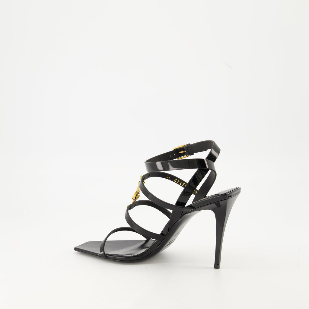 생 로랑의 여성용 카산드라 샌들의 이미지 - 2025년 가을-겨울 시즌 - 뒤 오른쪽 삼분의 일 보기