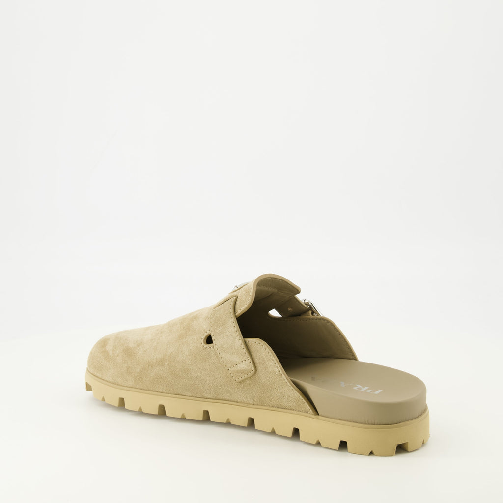 프라다의 남성용 베이지 벨벳 송아지가죽 뮬 이미지 - 시즌 봄-여름 2026 - 뒤 오른쪽 삼사분의 일 관람